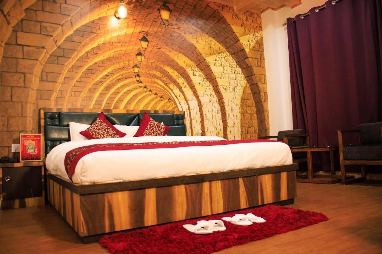 Sleeping Buddha View L Best Hotel In Near Mall Road Šimla 0*,